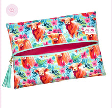 Load image into Gallery viewer, Make-Up Junkie Medium Bag
