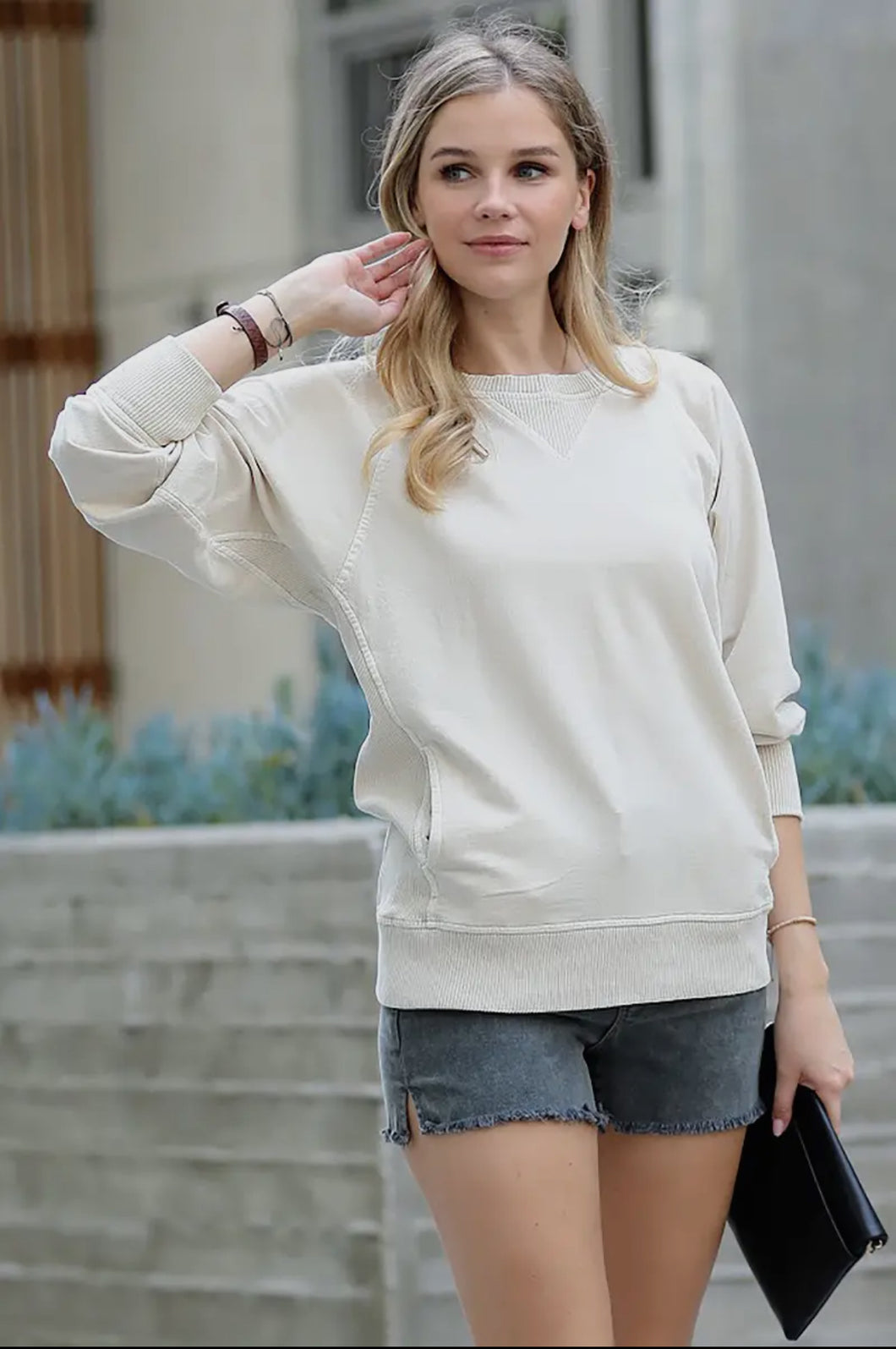 Fall’s Perfect Sweatshirt with Pockets