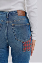 Load image into Gallery viewer, Judy Blue Plaid Patch Jeans
