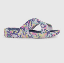 Load image into Gallery viewer, Muk Luks Spa Day Sandal
