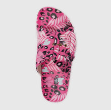 Load image into Gallery viewer, Muk Luks Island Tiki Sandals
