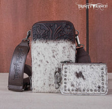 Load image into Gallery viewer, Trinity Ranch Hair-On Tooled Phone Purse
