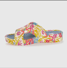 Load image into Gallery viewer, Muk Luks Spa Day Sandal

